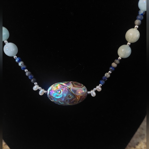 16 inch necklace, quartz, aquamarine, quartz beads with abalone center bead - Picture 3 of 3